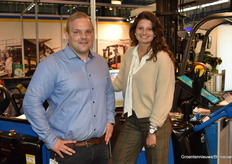 Jurrian van den Hoogenbrand and Milou van Vliet were at the fair with their showpiece; the BYD forklift. This is a forklift truck with a Li-Iron battery. This means that it is maintenance free and above all recyclable. This is due to the raw material used for these batteries. Van Vliet Heftruck also gives an 8-year warranty on the battery.                